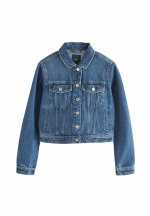 Džínová bunda v tmavomodrej farbe, skrátený strih, zapínanie na gombíky, dve náprsné vrecká a prešité detaily na pleciach a rukávoch.