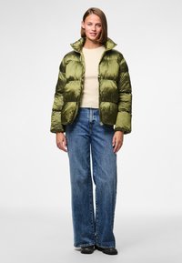 Green puffer jacket with a glossy finish, high collar, and zip closure. Paired with light ribbed sweater and wide-leg blue jeans.