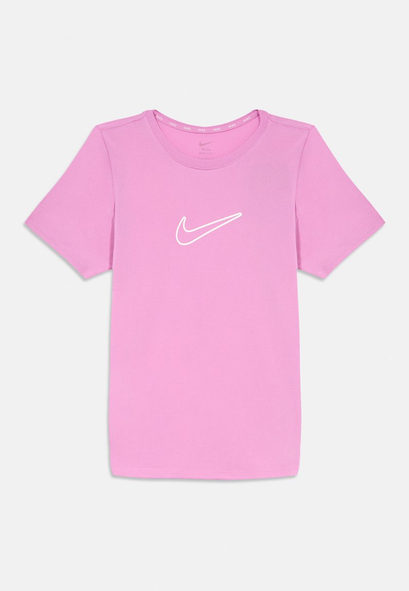 Rosa kortermet Nike t-skjorte med hvit Swoosh-logo plassert midt på brystet og rund hals på ensfarget bakgrunn.