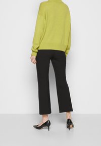 Theory Sweter