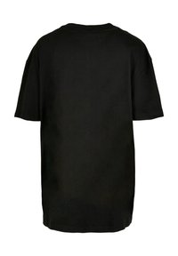 Sort oversized bomulds t-shirt med korte ærmer, rund halsudskæring og en ensfarvet bag. Stoffet har en glat tekstur og viser ingen logoer eller mønstre.