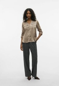 Vero Moda LOU - Pogājama blūze - dune