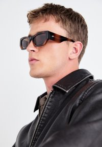 BEACHCOMBER UNISEX - Slnečné okuliare - tort