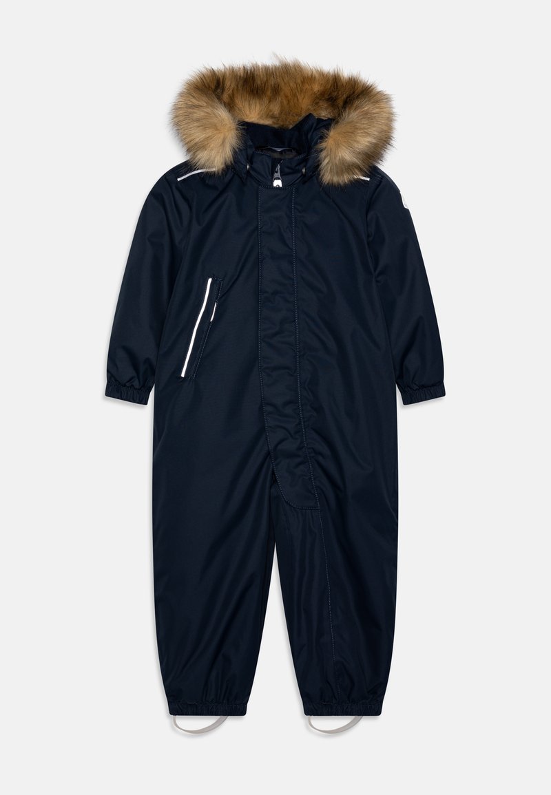 Marineblå overall med hette fôret med faux pels, glidelås foran og elastiske mansjetter. Merknadsverdige funksjoner inkluderer en sidelomme med hvite detaljer.
