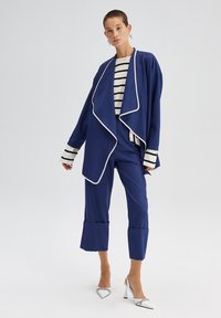Touché Privé BLOUSILY JACKET WITH TRIM DETAILS - Krátky kabát - stone blue denim