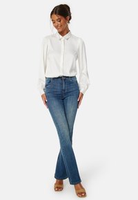Bubbleroom REGULAR PUFF SLEEVE SATIN SHIRT - Camicia - white