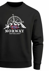 Schwarzer Pullover mit einem Kompassdesign, das Berge und eine norwegische Flagge zeigt. "NORWEGEN" ist auffällig unter dem Grafikdruck angebracht.