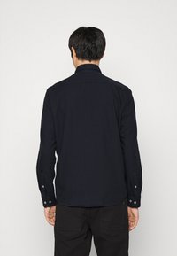 Marc O'Polo SPREAD COLLAR LONG SLEEVE SHAPED FIT WITHOUT BACKDARTS - Camisa - phantom fear