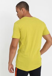 Urban Classics SHAPED LONG - T-shirts - lemonmustard
