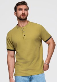 Non sélectionné, olive