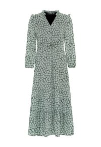 Longue robe verte à motif floral, décolleté en V, manches longues et jupe à volants. Le tissu semble léger avec une texture douce.