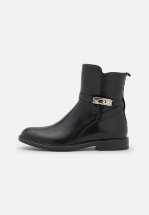 Kotníkové boty - black