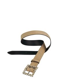 Cinturón de ante beige con respaldo de cuero negro, con una hebilla cuadrada adornada con rhinestones. Textura suave, longitud ajustable.