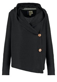 Cardigan en maille noire avec devant asymétrique, grand col et deux boutons décoratifs en bois sur le côté droit.