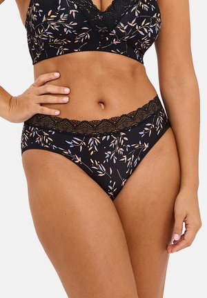 Bralette noire avec des bordures en dentelle et culottes taille haute assorties présentent de délicats motifs de feuilles pastel sur un tissu lisse.