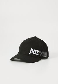 Gorra de béisbol negra con visera curva y logo bordado "Just Cavalli" en blanco y texto contorneado en el panel frontal.
