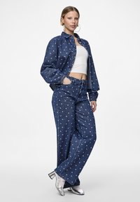Pieces PCNEA  - Džínsy voľného strihu - medium blue denim
