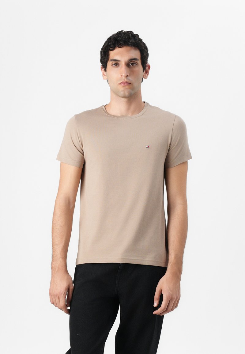 Tommy Hilfiger STRETCH SLIM FIT TEE - Basic T-shirt - coastal taupe