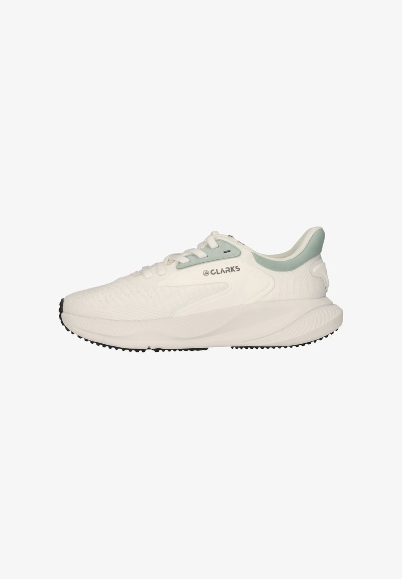 Baskets Clarks blanches et vert clair avec tige en tissu respirant et semelle épaisse et rembourrée, vues de côté gauche.