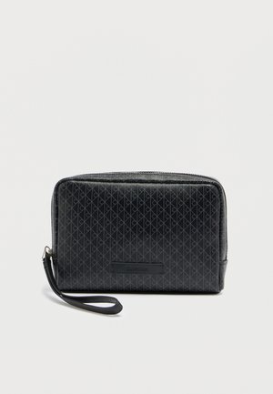 EMBLEM POUCH - Listová kabelka - black