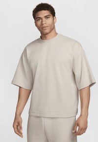 Nike Sportswear TECH FLEECE - Pamata T-krekls - lt orewood brn