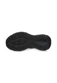 Suela de zapatilla de goma negra con patrón de agarre texturizado, incluyendo secciones elevadas para tracción y estabilidad, con detalle de marca "MBT".