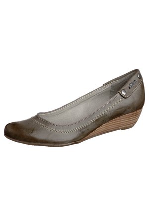 Chaussure compensée en cuir gris avec bout arrondi, accents cousus et talon en bois. Présente une texture lisse et un détail en métal.