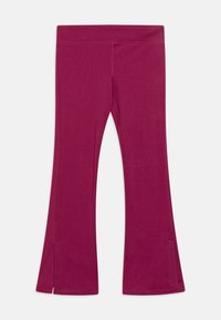 Leggings acampanados en un color rosa oscuro, hechos de una tela elástica. Cuentan con una cinturilla y aberturas en el dobladillo para añadir un detalle adicional.