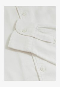 Ausgewählt, white