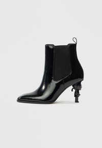 Bottines à talons hauts - black