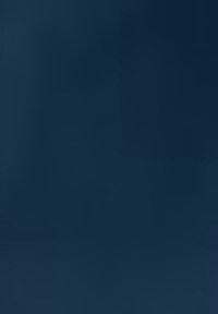 Dwie osoby noszące rękawice ochronne korzystają z tabletu i trzymają mały ramię robota w laboratorium lub warsztacie.