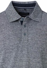 Graues Polohemd aus einem strukturierten Stoff, mit klassischem Kragen, zwei Knopfpatte und einer marineblauen Akzentfarbe am inneren Kragen.