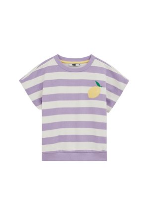 Lila-fehér csíkos rövid ujjú póló kerek nyakkal, a mellkason egy kicsi sárga citrom grafikával.