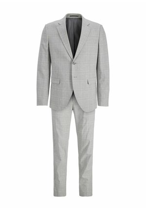 Costum gri deschis, cu un model în carouri, sacou cu un singur nasture și rever clasic, și pantaloni asortați, confecționati dintr-un material neted.
