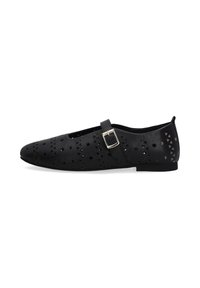 Schwarze perforierte Ballerinas mit ausgeschnittenen Dreiecken und Kreismustern. Sie verfügen über eine flache Sohle und einen Riemen mit einer silberfarbenen Schnalle.