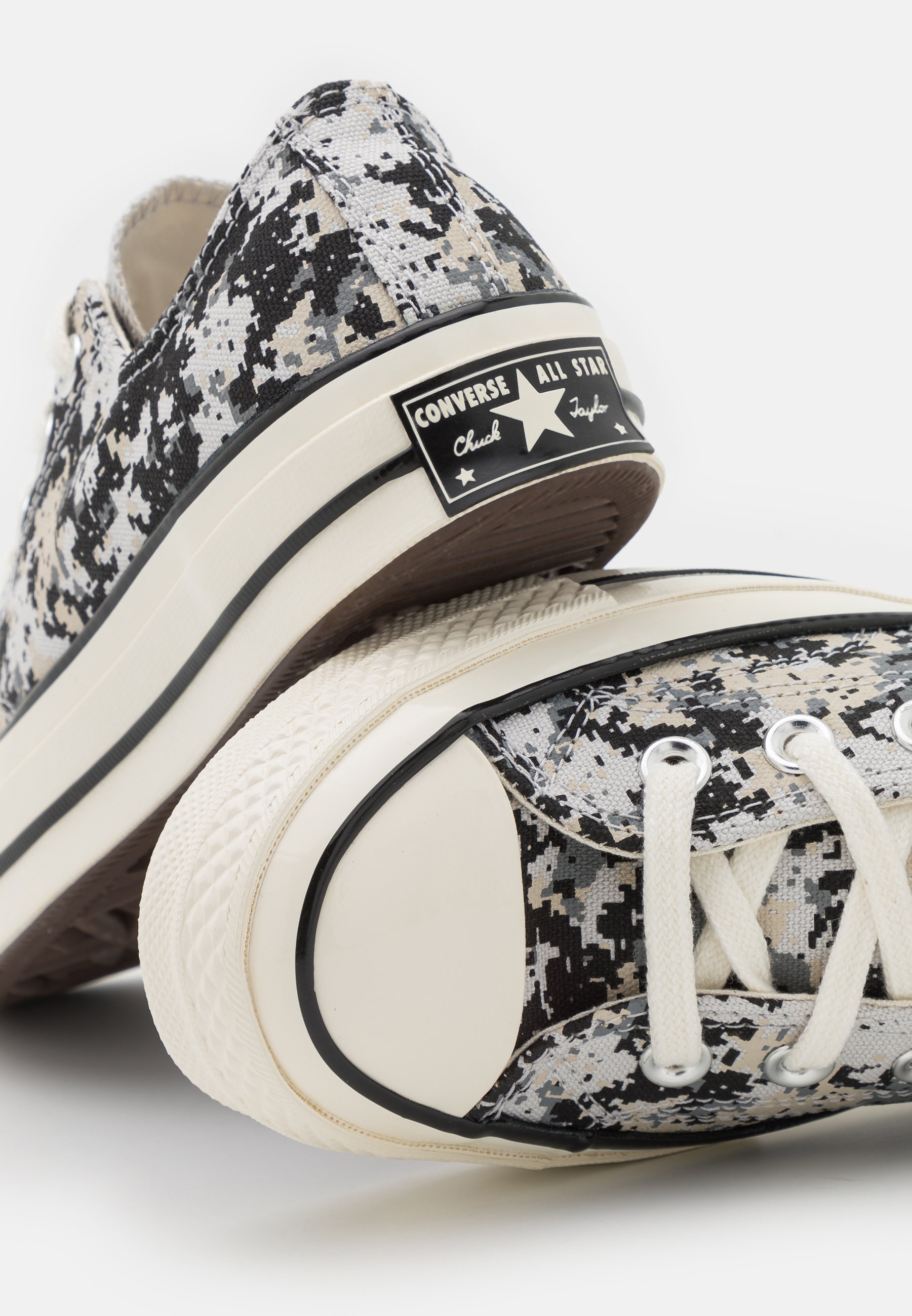 converse camouflage