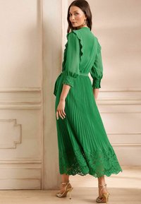 Love & Roses REGULAR FIT - 3/4 SLEEVE MIDI - Vestito casual - green