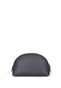 Pungă din piele de culoare bleumarin, cu o textură granulosă, formă rotundă și fermoar de culoare aurie. Curea ajustabilă pe lateral pentru confort.