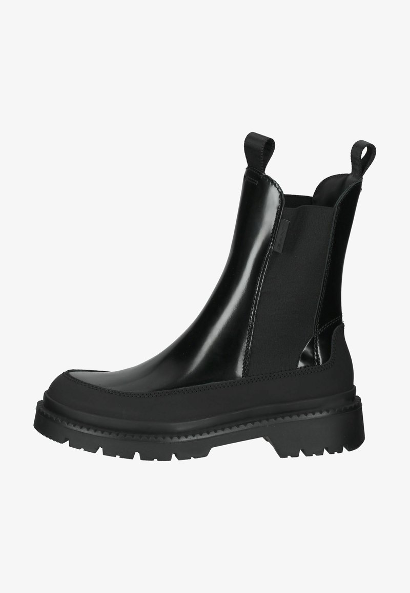 Bottines chelsea noires avec une finition brillante, des panneaux latéraux élastiques, des languettes de traction et des semelles en caoutchouc robustes. Présente un design à la cheville basse.