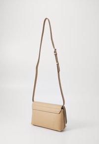 DKNY NICOLE  - Geantă crossbody - cappuccino