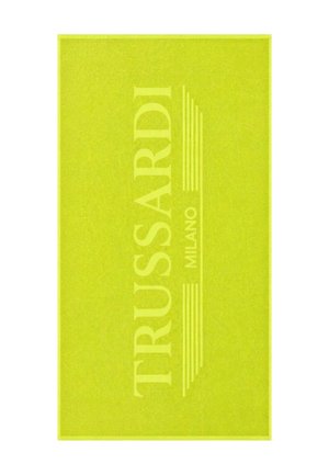 Asciugamano rettangolare giallo brillante con testo in rilievo "TRUSSARDI MILANO" e motivo a strisce verticali vicino al testo.