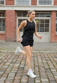 ASICS MAGIC SPEED - Tenisice za cestovno trčanje - white/celadon