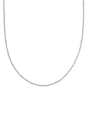 Collana in argento sterling con maglie testurizzate e dettagli a forma di stella, con una finitura liscia e elegante lungo tutta la lunghezza.