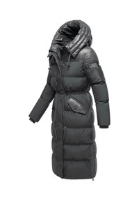 Manteau doudoune noir long avec un col montant, taille ceinturée, poches latérales zippées et finition brillante. Présente une texture matelassée sur l'ensemble.