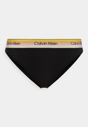 Sous-vêtements style bikini noirs avec une ceinture multicolore ornée du logo "Calvin Klein" répété en texte noir.