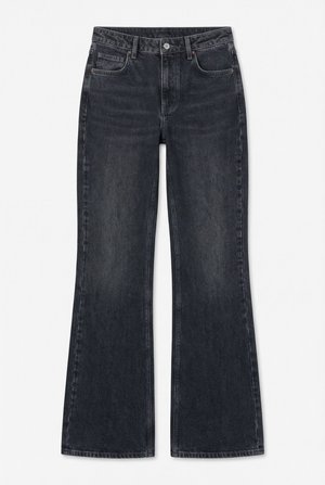 Sorte denimjeans med højtaljet, lukning med knap og lynlås, forlommer og let udvidede ben.
