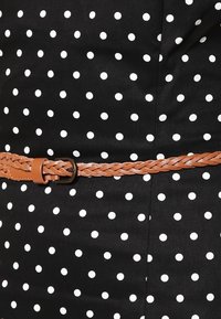 Vero Moda Robe fourreau - black