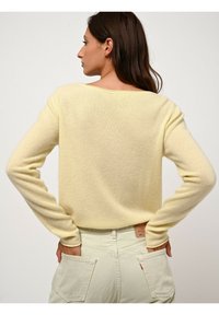 Authentic Cashmere CRIOU - Trui - lemonade