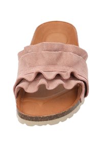 Roze suède slidesandaal met een rimpelbandontwerp, een glad, rond voetbed en een lichtgewicht kurken zool met een gestructureerde afwerking.