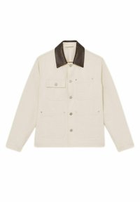 Beige jakke med krave i brun læder, flere frontlommer og trykknapper. Stoffet ser robust ud med en struktureret overflade.